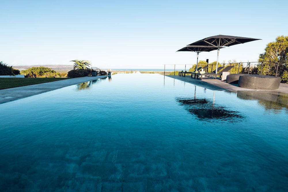 Les avantages d'une piscine intérieure dans une maison